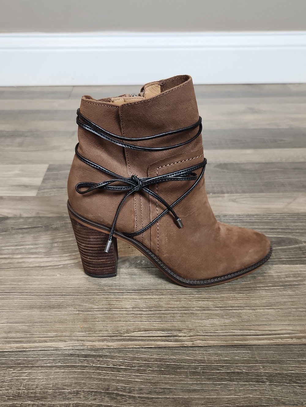 Franco Sarto Edaline Brown Suede Ankle Boots with Wrap Tie Size 6.5